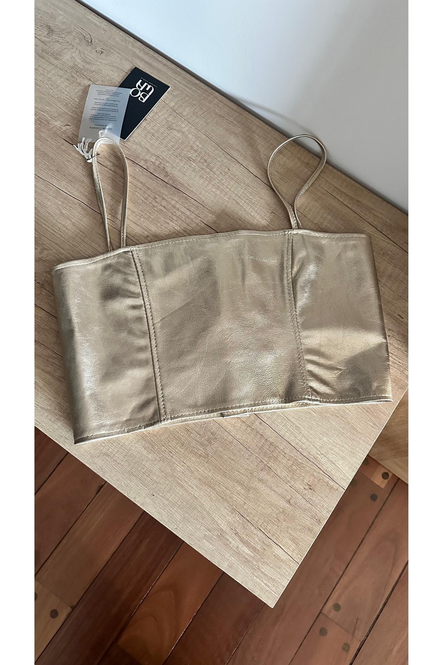 Top clásico oro suave