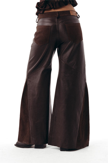 Pantalón Cuts en cuero chocolate