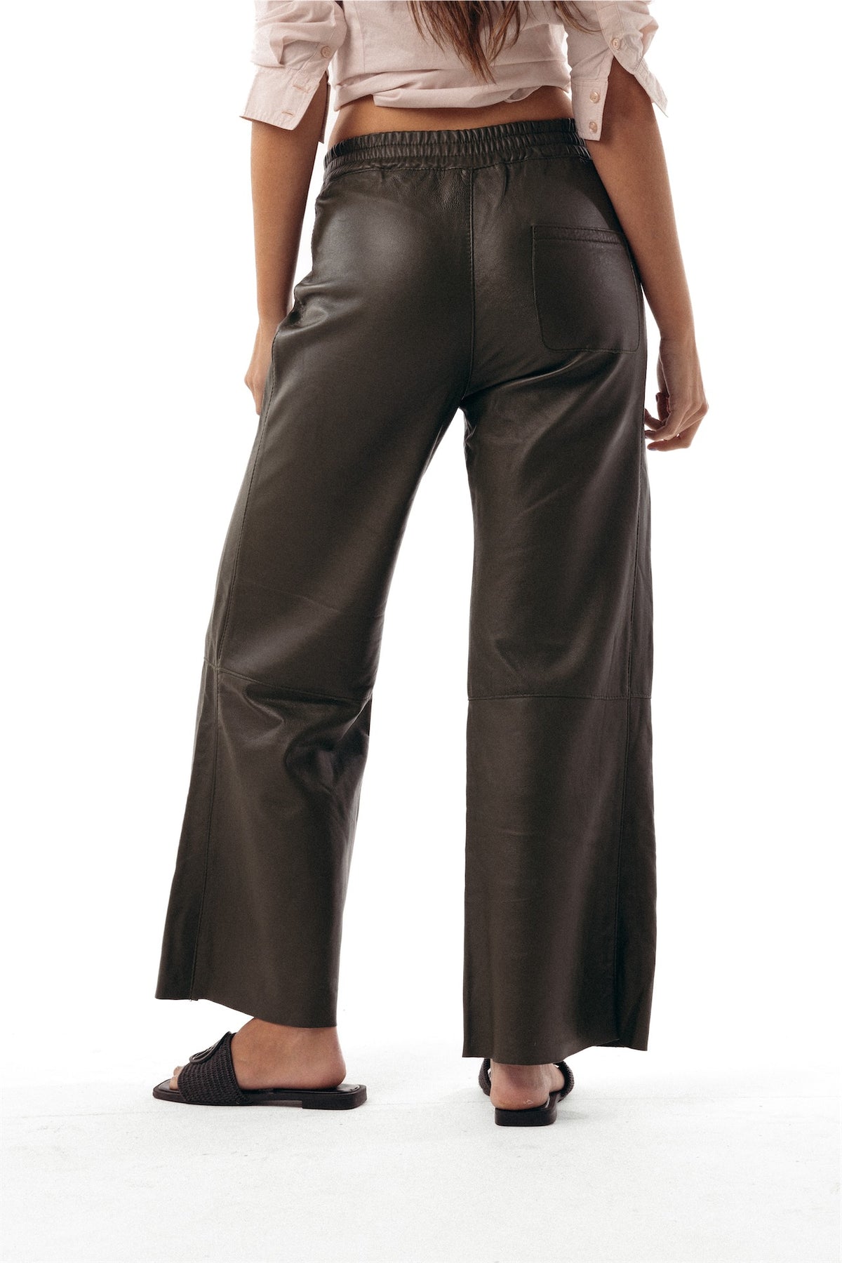 Pant Comfy cuero oliva