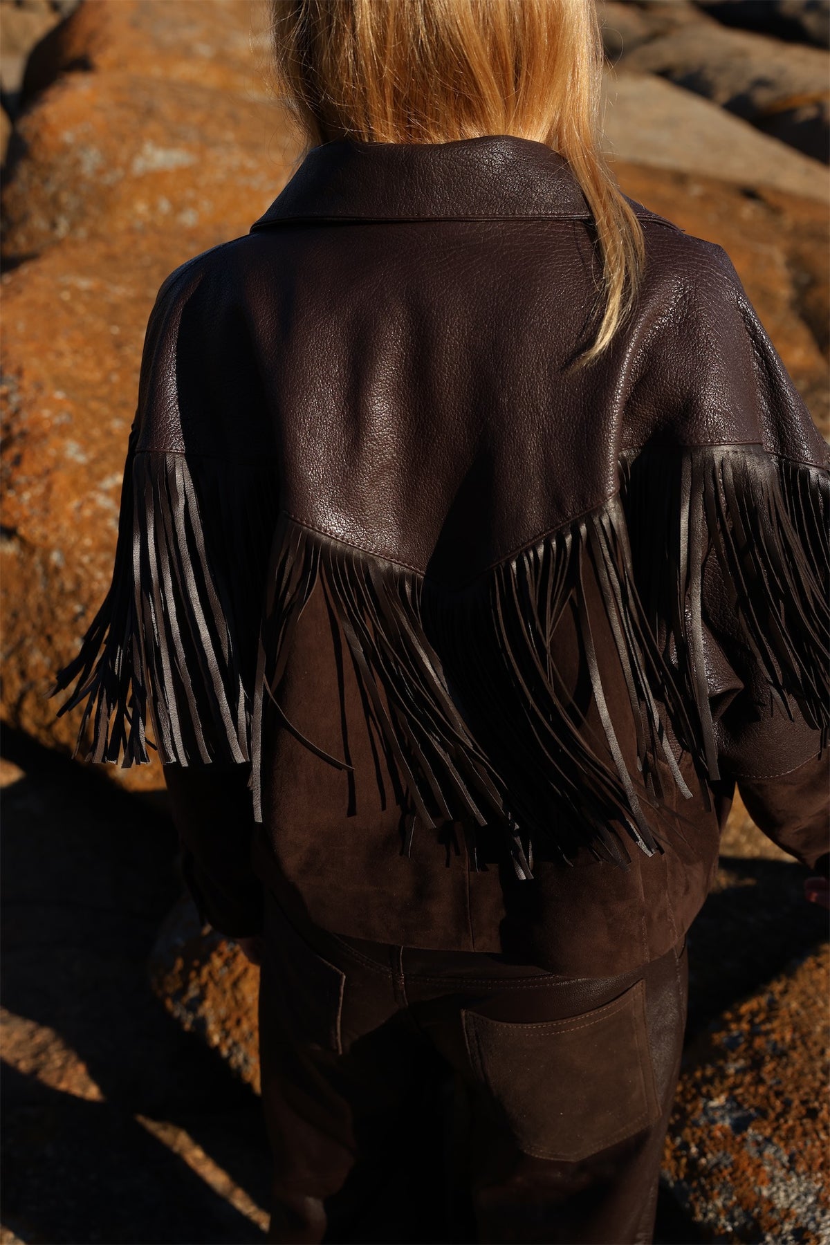 Campera de cuero chocolate con flecos