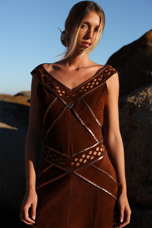 Vestido Suede de gamuza cognac calado a mano, Bowa Uruguay