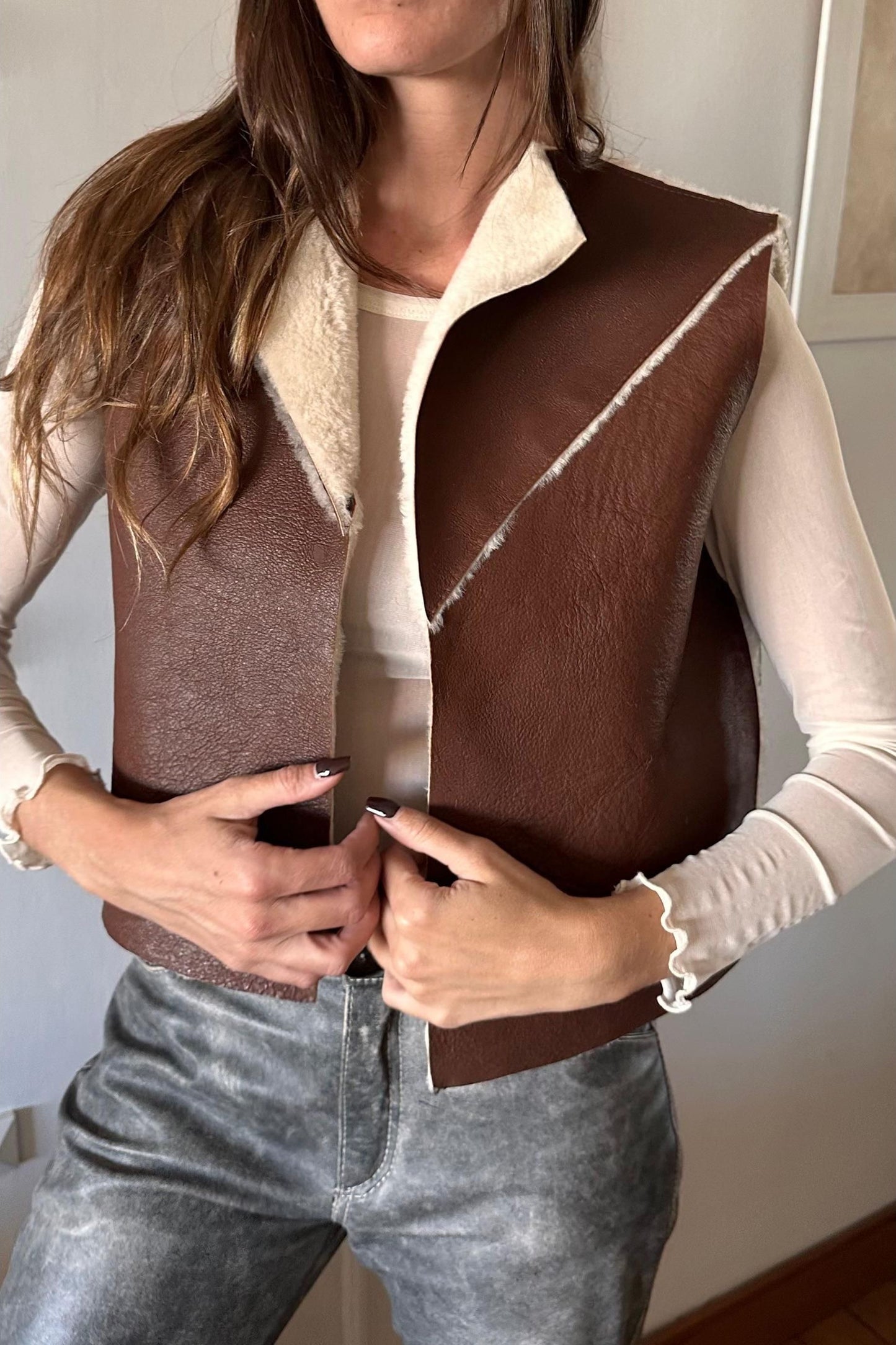 Chaleco Zun corderito chocolate