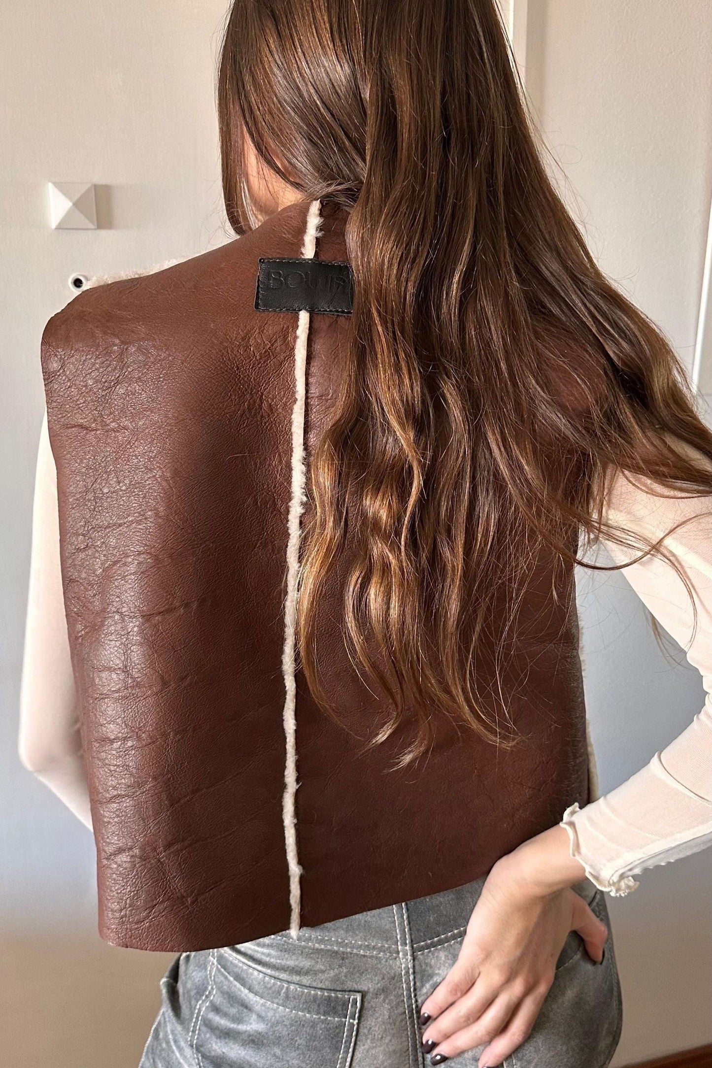 Chaleco Zun corderito chocolate