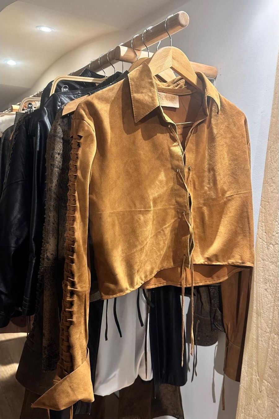 Camisa Fun gamuza caramelo