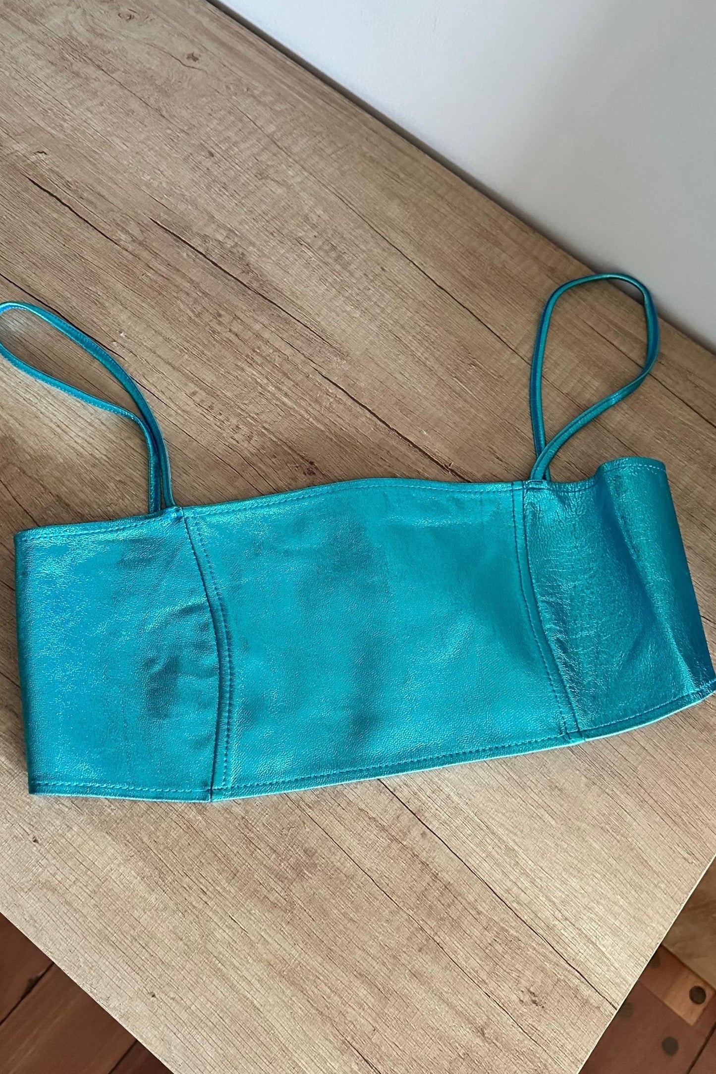 Crop Top metal celeste