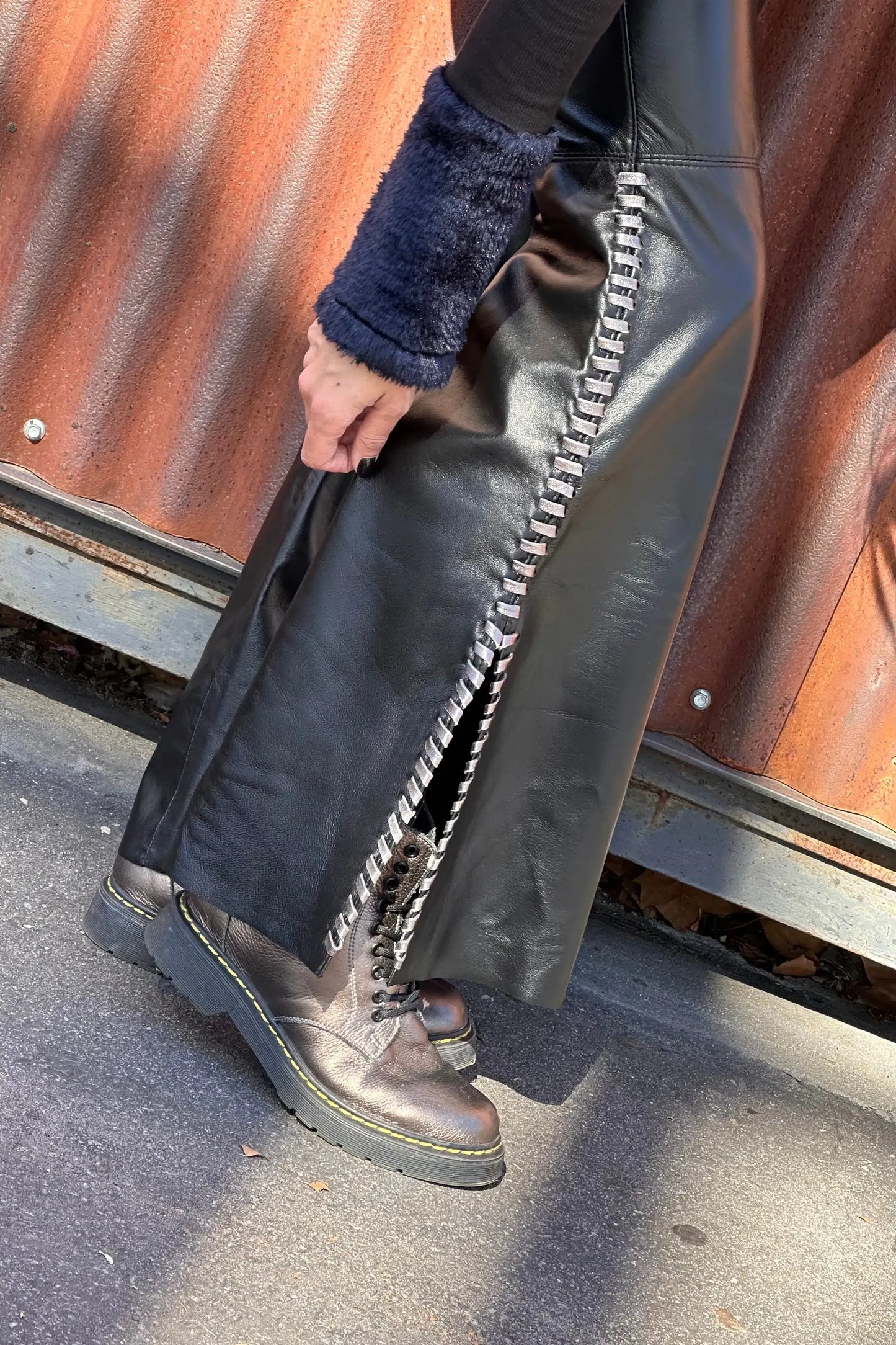 Pantalón Oxford cuero negro